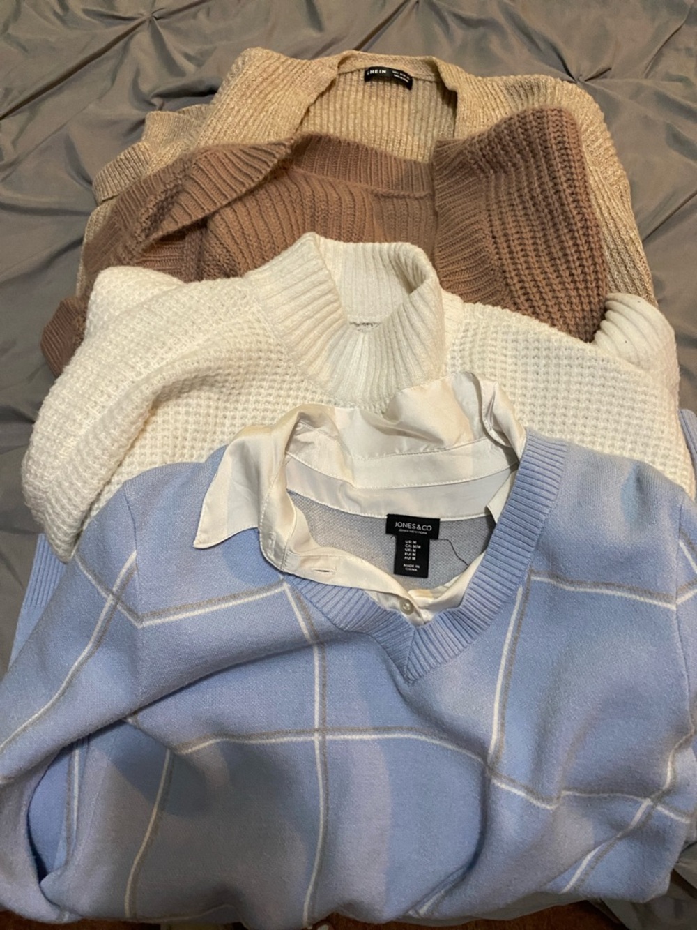Bundle of Womens Sweaters/Cardigans